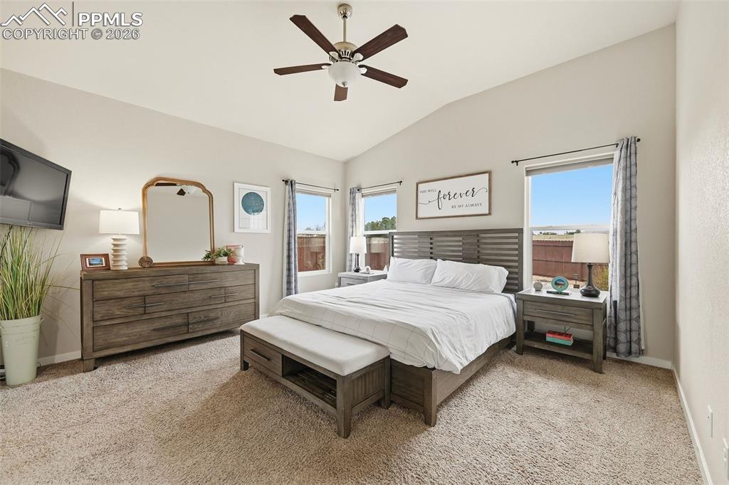 Image 18 of 36: Bedroom