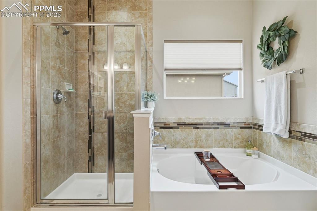 Image 21 of 36: Bathroom