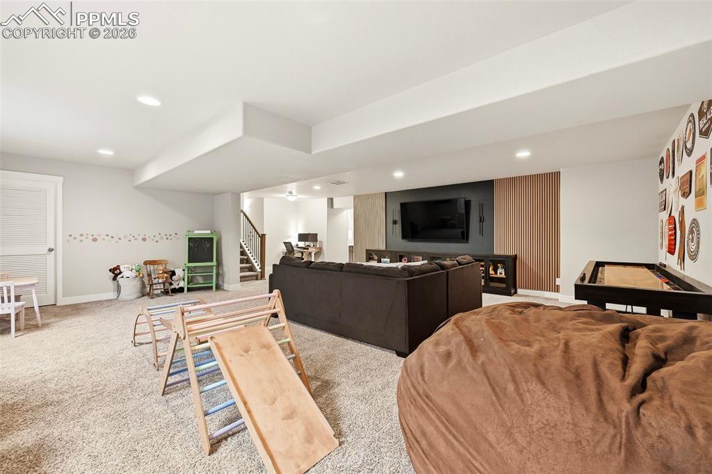 Image 25 of 36: Living Room