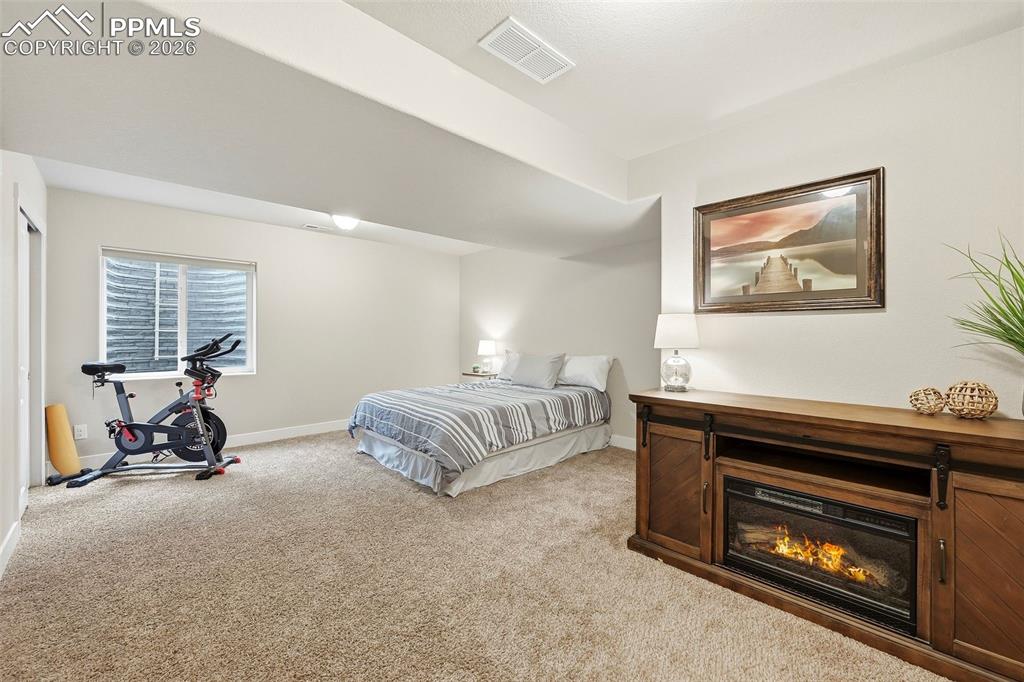 Image 26 of 36: Bedroom