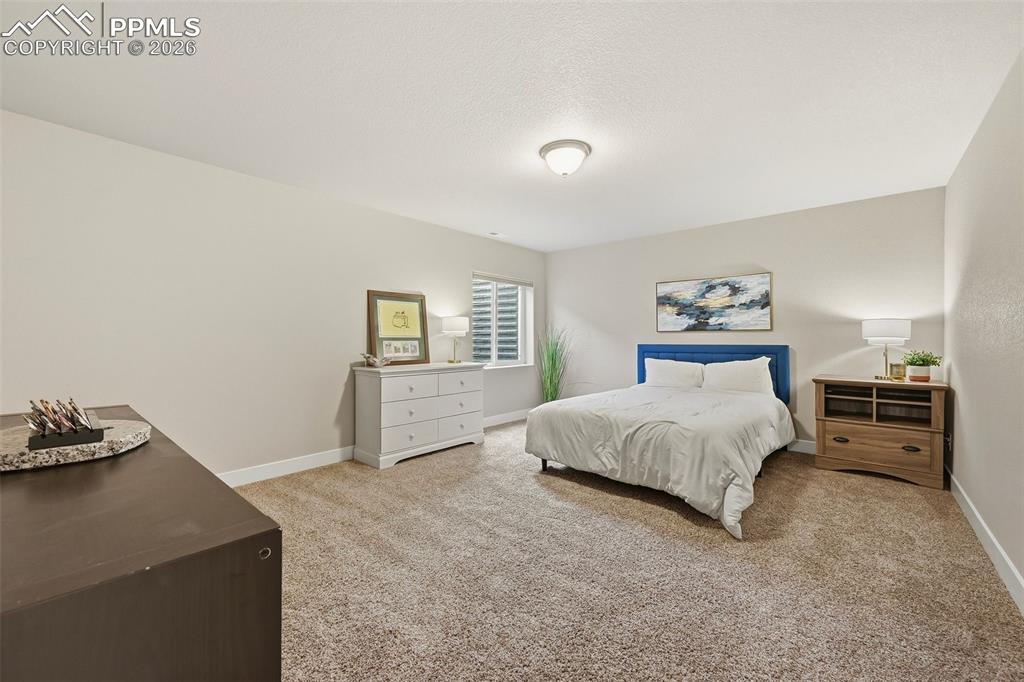 Image 27 of 36: Bedroom