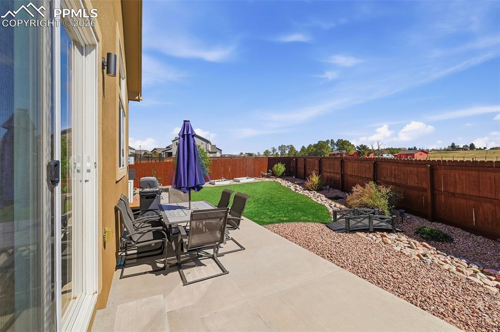 Image 30 of 36: Patio