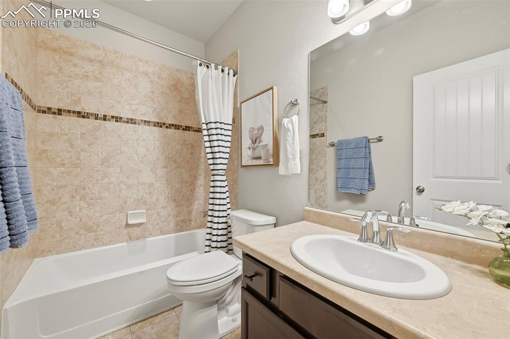 Image 9 of 36: Bathroom