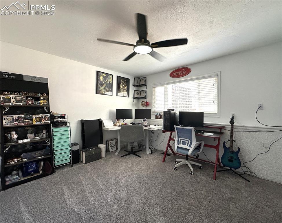 Image 10 of 13: Office