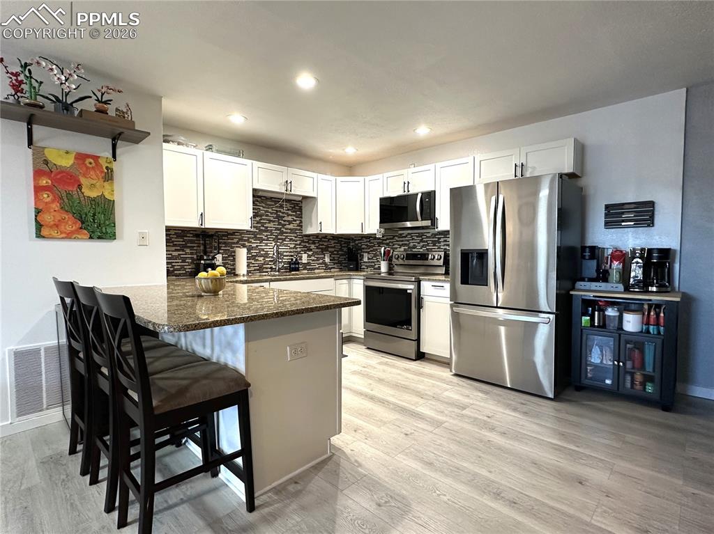 Image 4 of 13: Kitchen