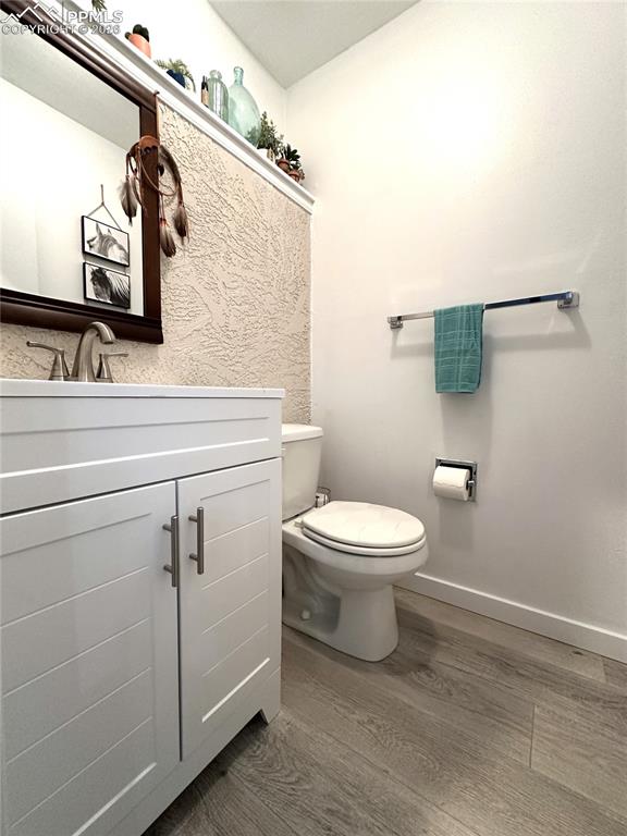 Image 7 of 13: Bathroom