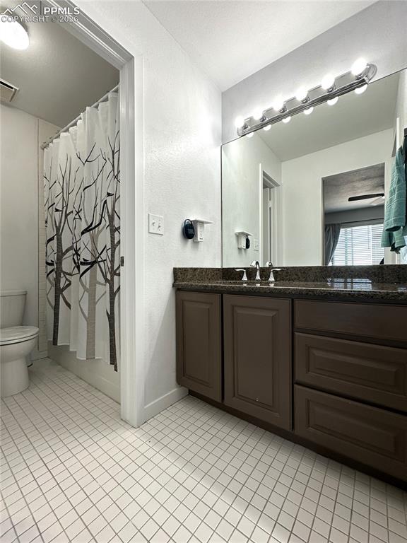 Image 9 of 13: Bathroom
