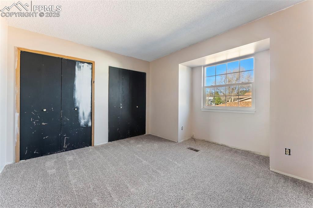 Image 17 of 34: Bedroom