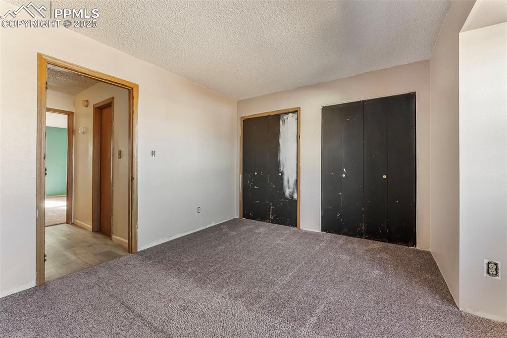 Image 20 of 34: Bedroom