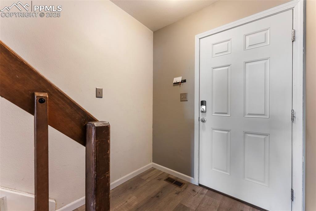 Image 21 of 34: Entry