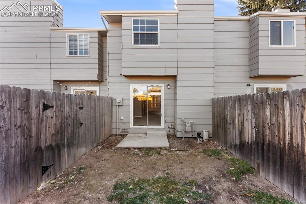 Image 22 of 34: Back of Structure