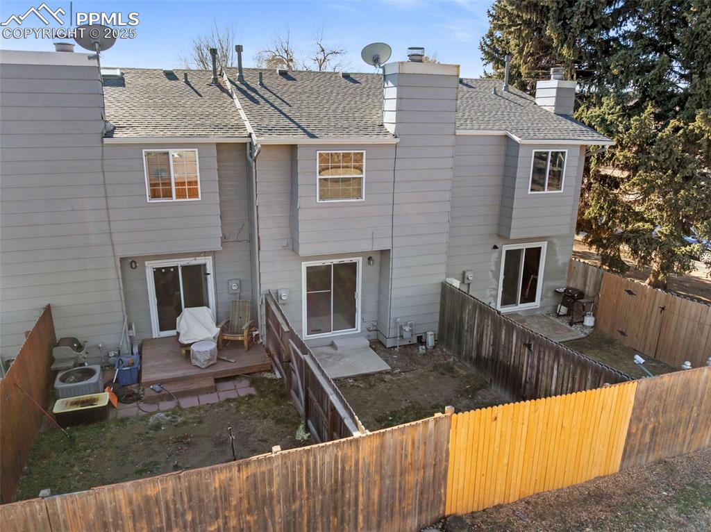 Image 27 of 34: Back of Structure