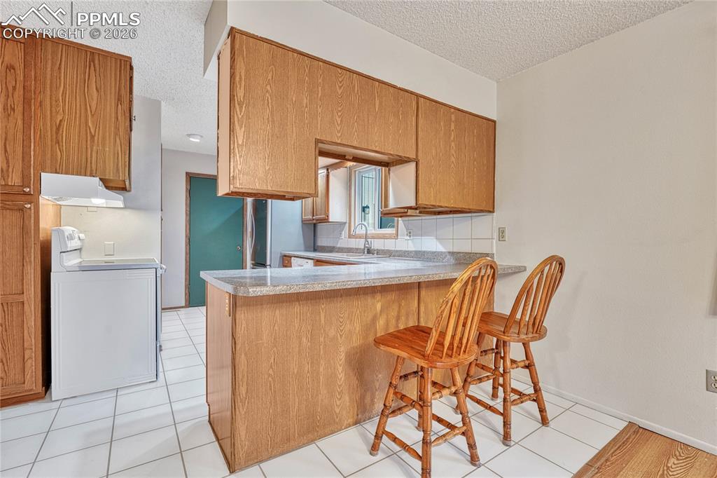 Image 19 of 50: Kitchen