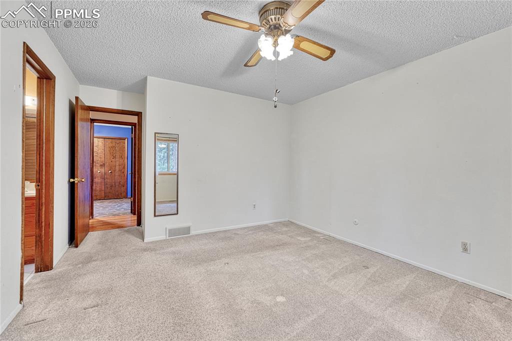 Image 28 of 50: Bedroom