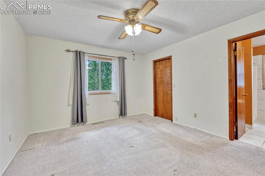 Image 30 of 50: Bedroom