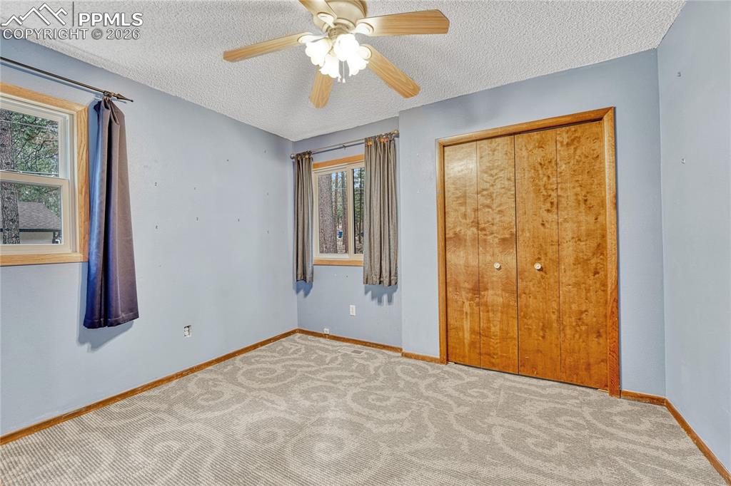 Image 34 of 50: Bedroom