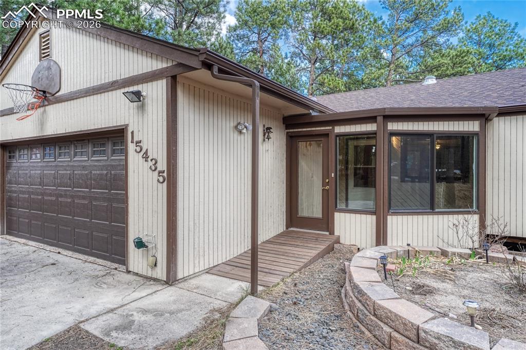 Image 4 of 50: Entry