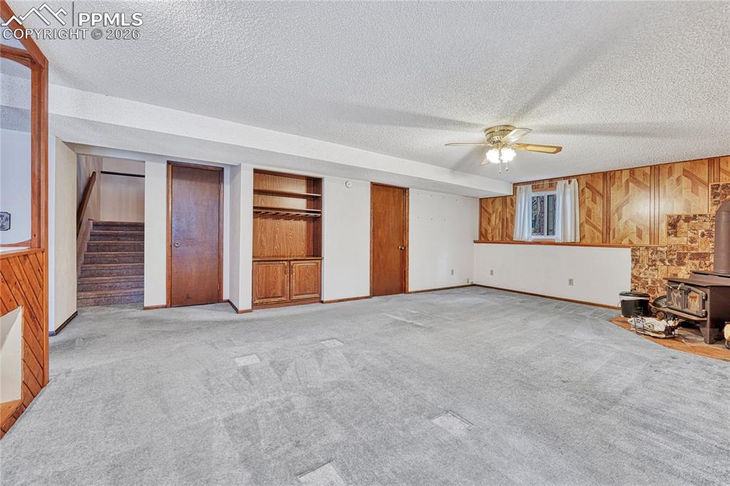 Image 45 of 50: Living Room