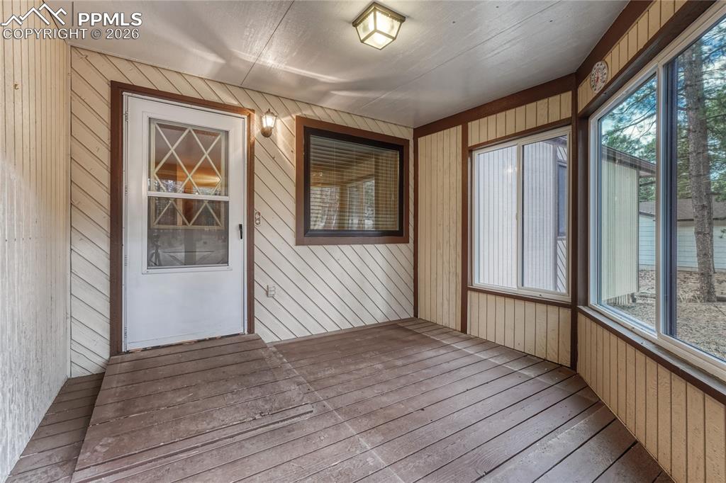 Image 5 of 50: Entry