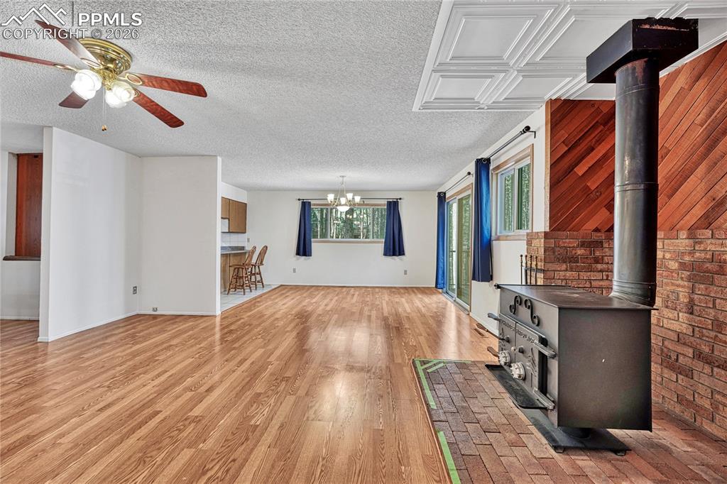 Image 9 of 50: Living Room