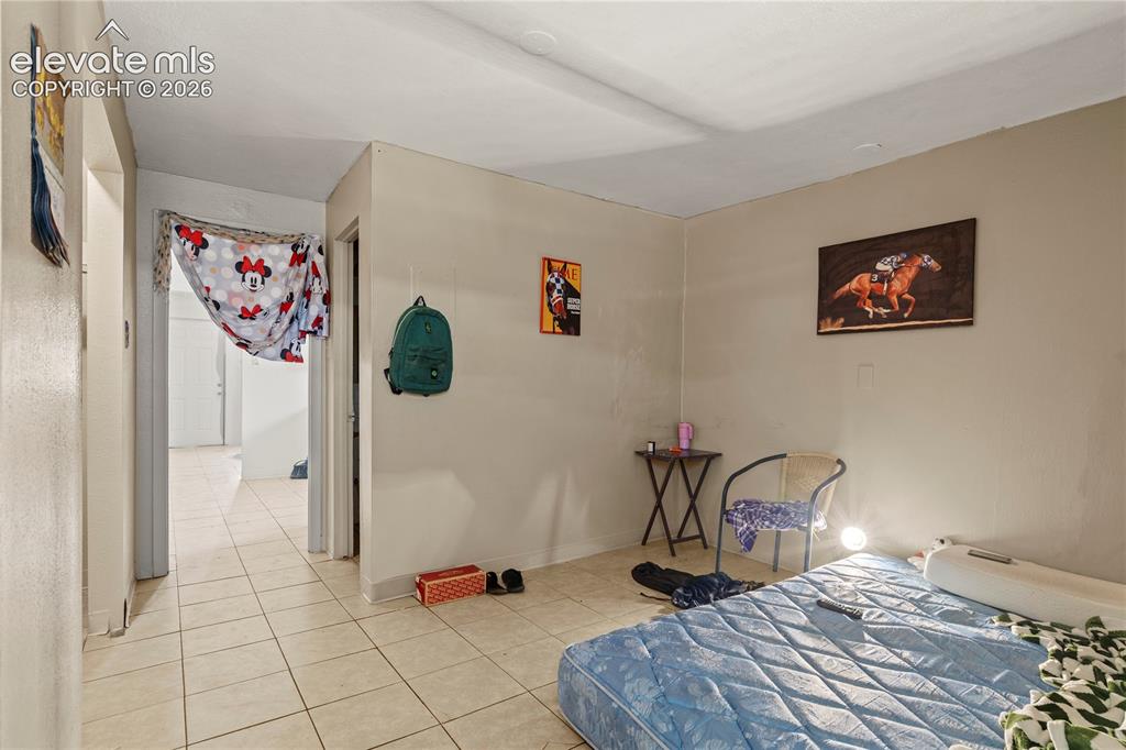 Image 13 of 15: Bedroom