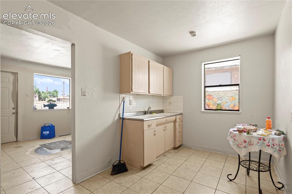 Image 6 of 15: Kitchen