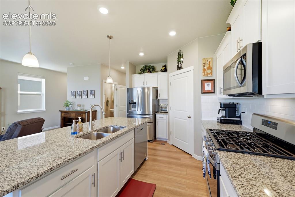 Image 15 of 38: Kitchen