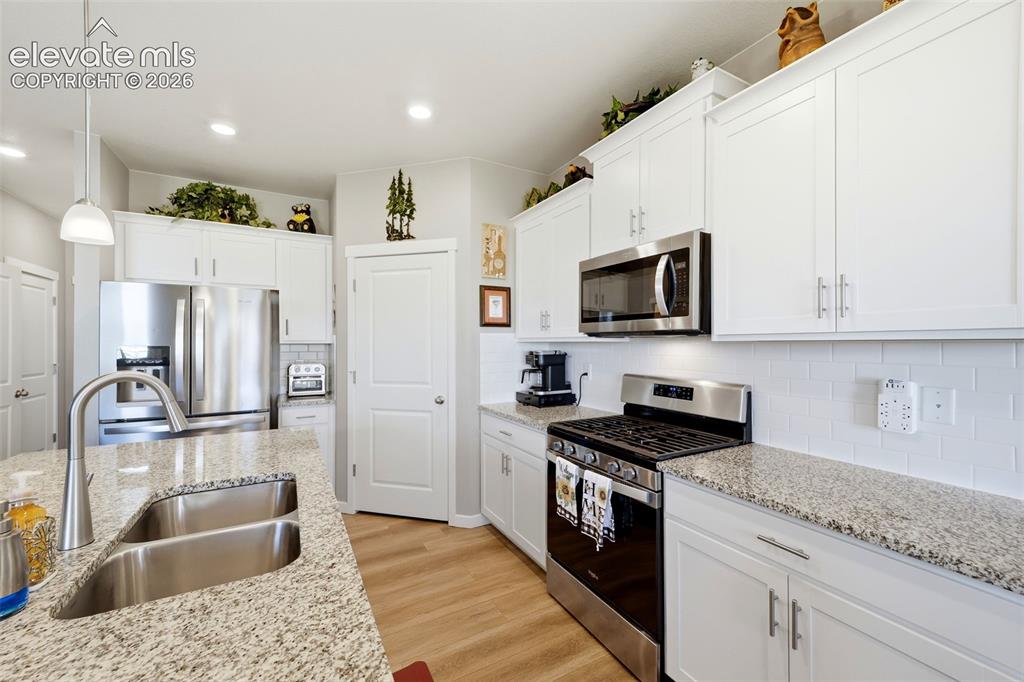 Image 16 of 38: Kitchen