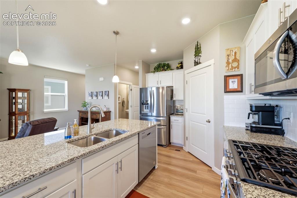 Image 19 of 38: Kitchen
