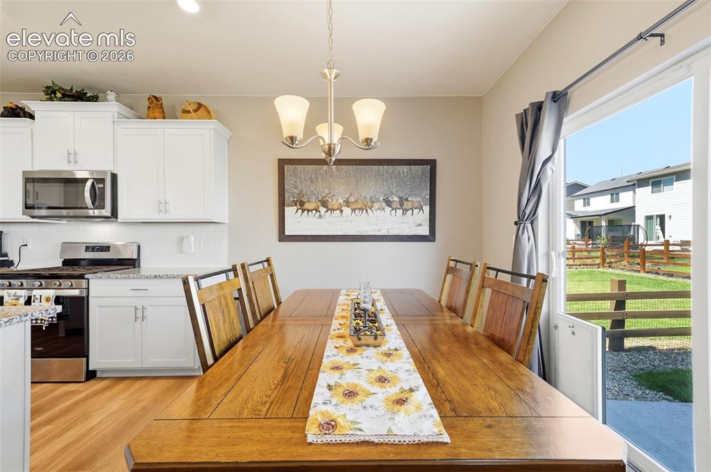 Image 4 of 38: Dining Area