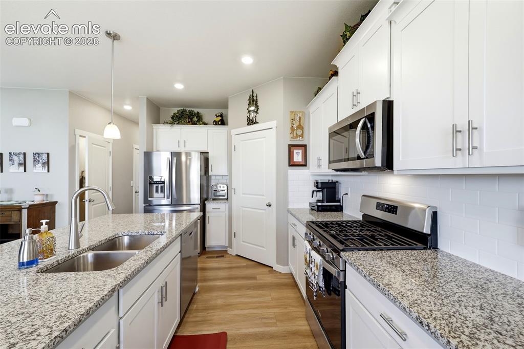 Image 7 of 38: Kitchen