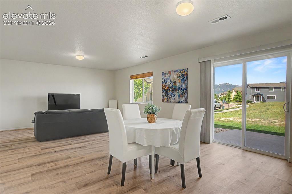 Image 11 of 45: Dining Area