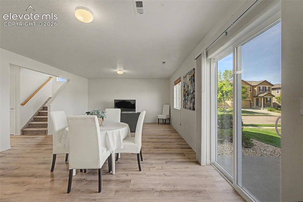 Image 12 of 45: Dining Area