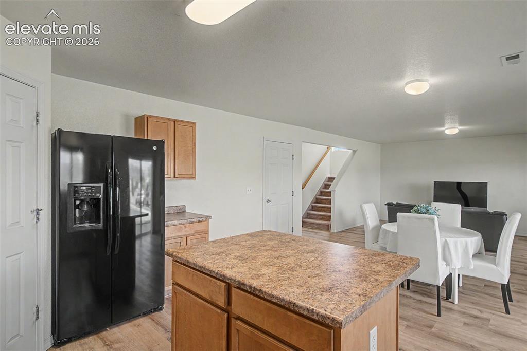 Image 19 of 45: Kitchen