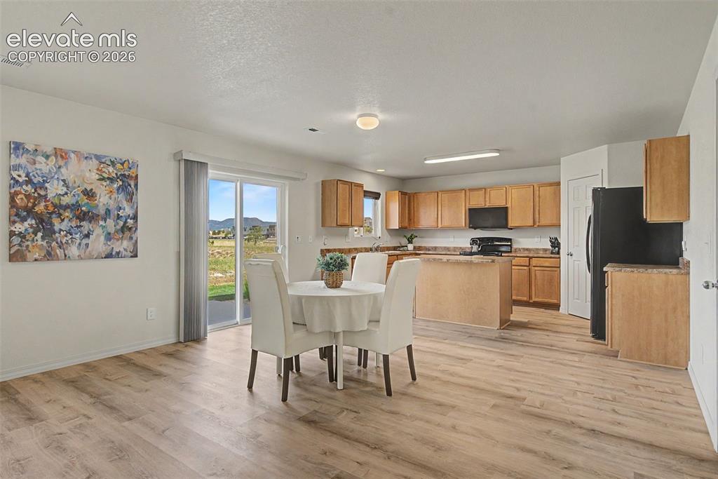 Image 5 of 45: Dining Area