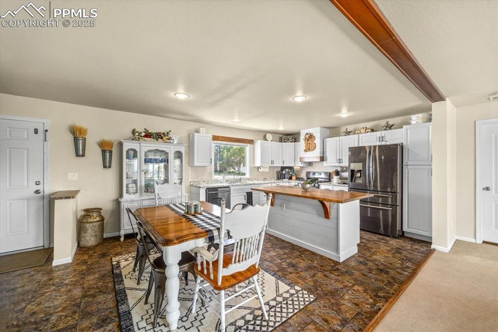 Image 10 of 32: Dining Area