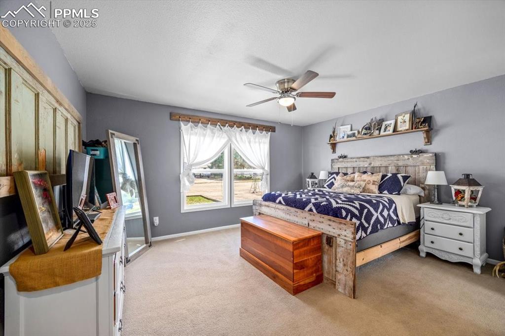 Image 14 of 32: Bedroom