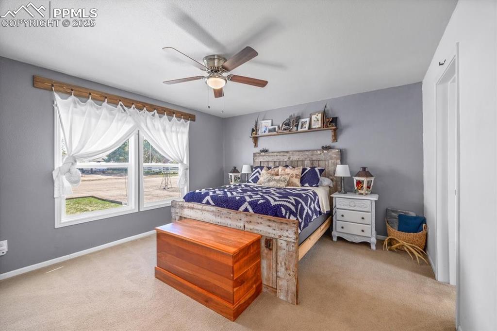 Image 15 of 32: Bedroom