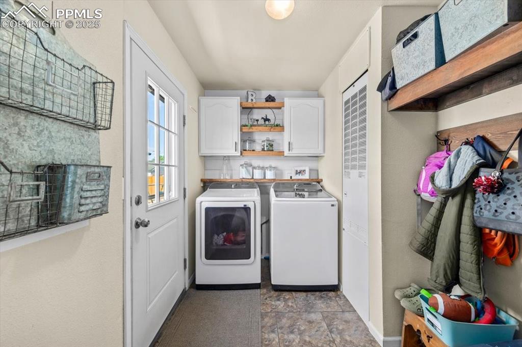 Image 23 of 32: Laundry