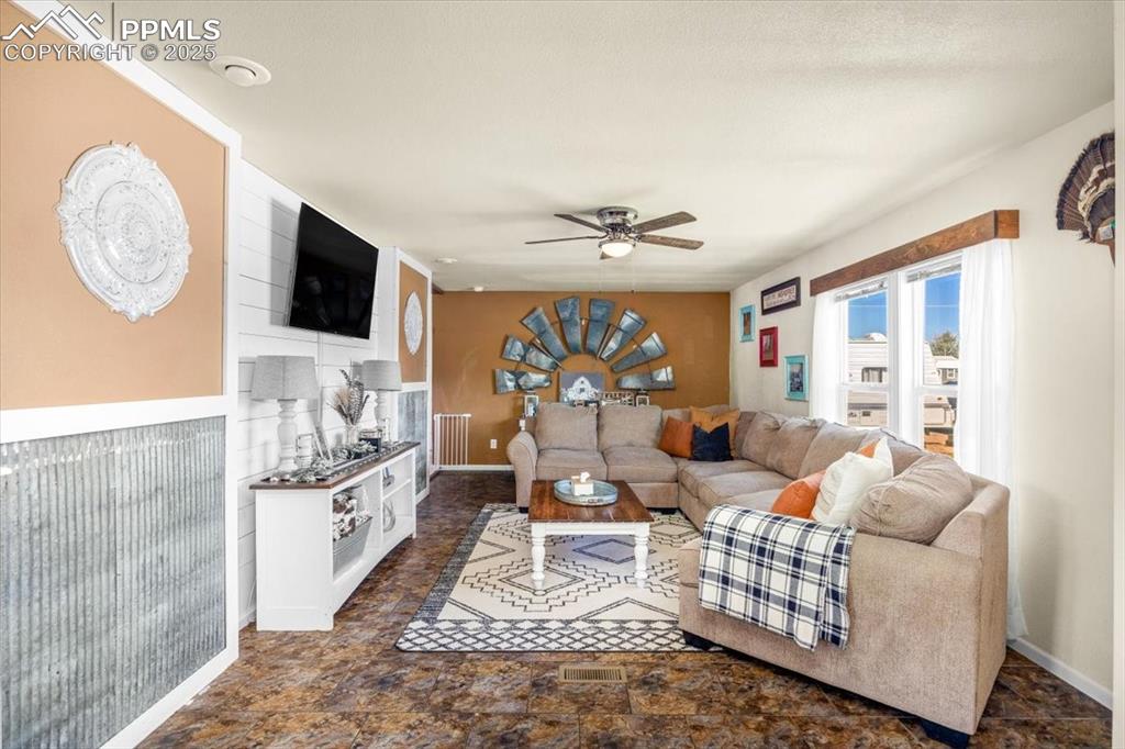 Image 6 of 32: Living Room