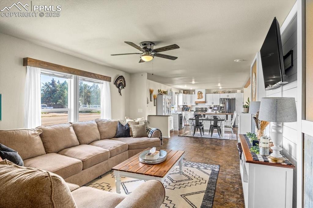 Image 7 of 32: Living Room