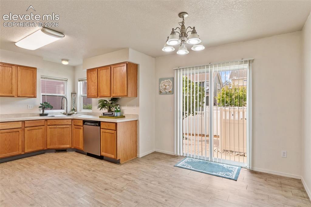 Image 11 of 25: Kitchen