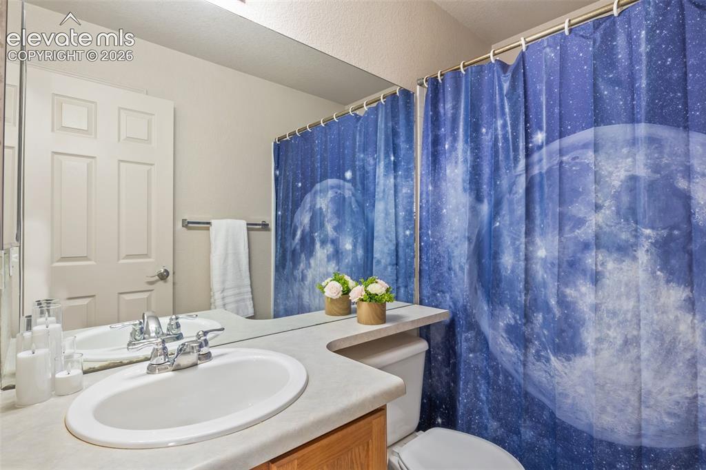 Image 14 of 25: Bathroom