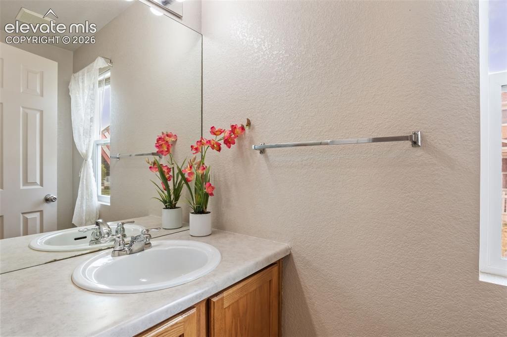 Image 20 of 25: Bathroom