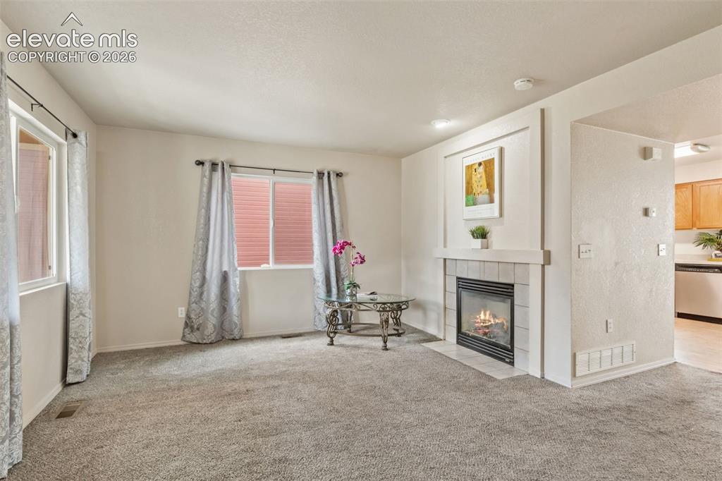Image 5 of 25: Living Room