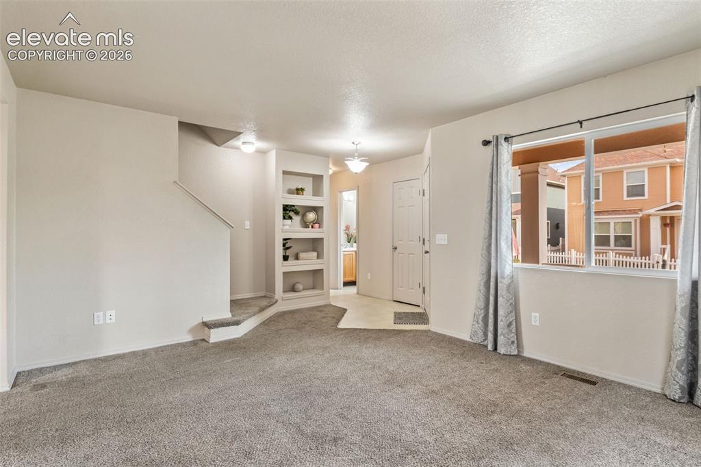 Image 6 of 25: Entry
