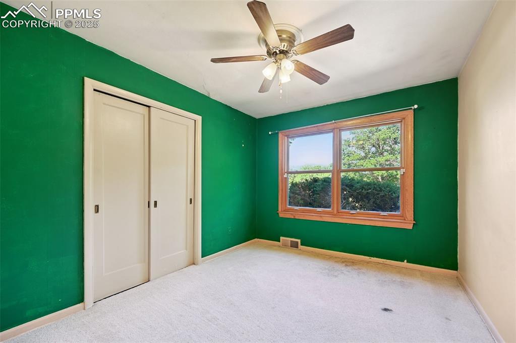 Image 10 of 44: Bedroom