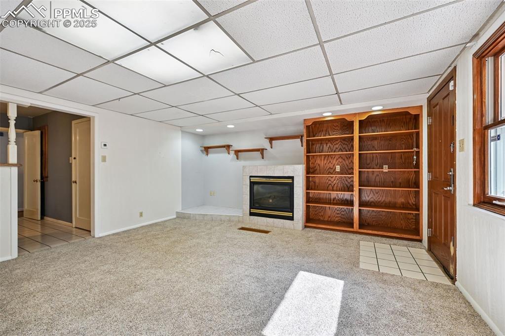 Image 17 of 44: Living Room