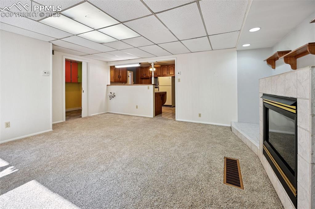 Image 19 of 44: Living Room