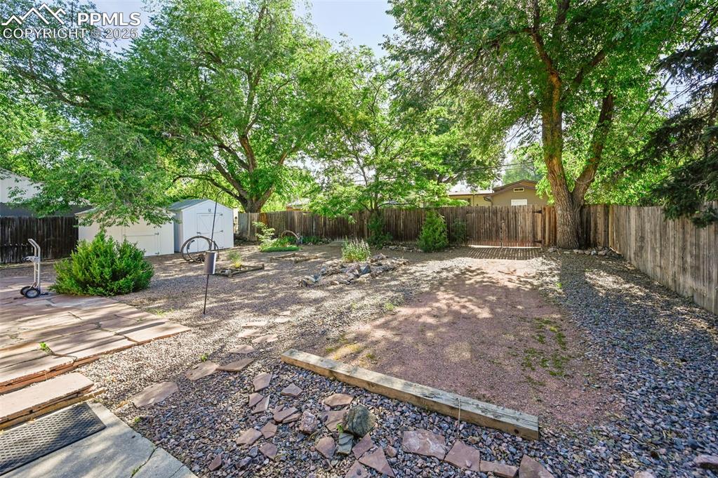 Image 3 of 44: Yard